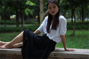 打造梦幻夜景的街头表演与互动